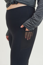 Load image into Gallery viewer, CURVY Essential Leggings w/ mesh pockets - Black