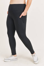 Load image into Gallery viewer, CURVY Essential Leggings w/ solid pockets - Black