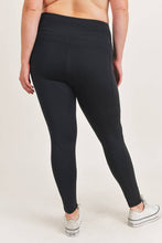 Load image into Gallery viewer, CURVY Essential Leggings w/ solid pockets - Black