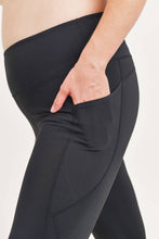 Load image into Gallery viewer, CURVY Essential Leggings w/ solid pockets - Black